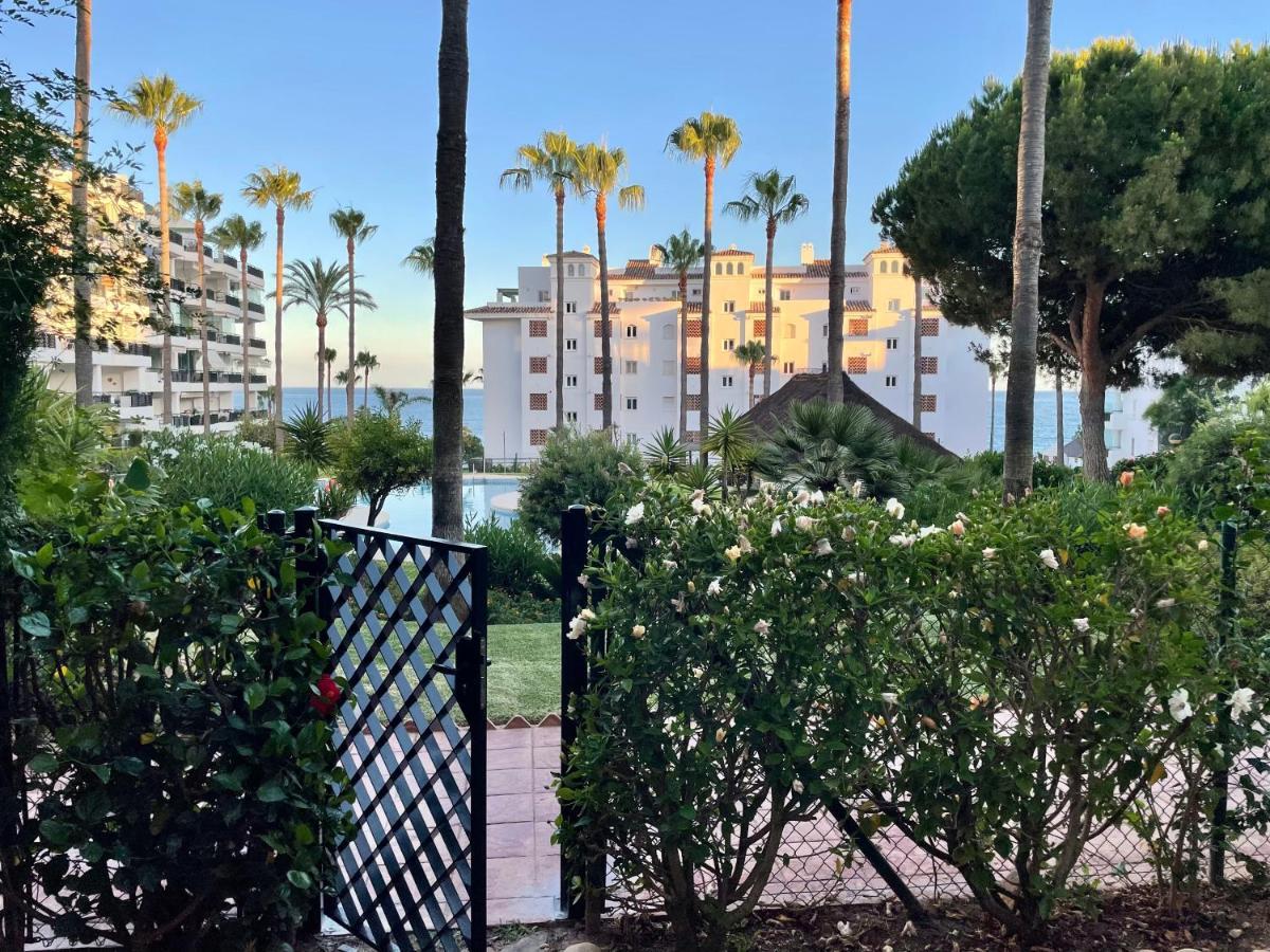 Mi Capricho, Beachfront, Grownfloor, Private Garden & Terrace Sitio de Calahonda المظهر الخارجي الصورة