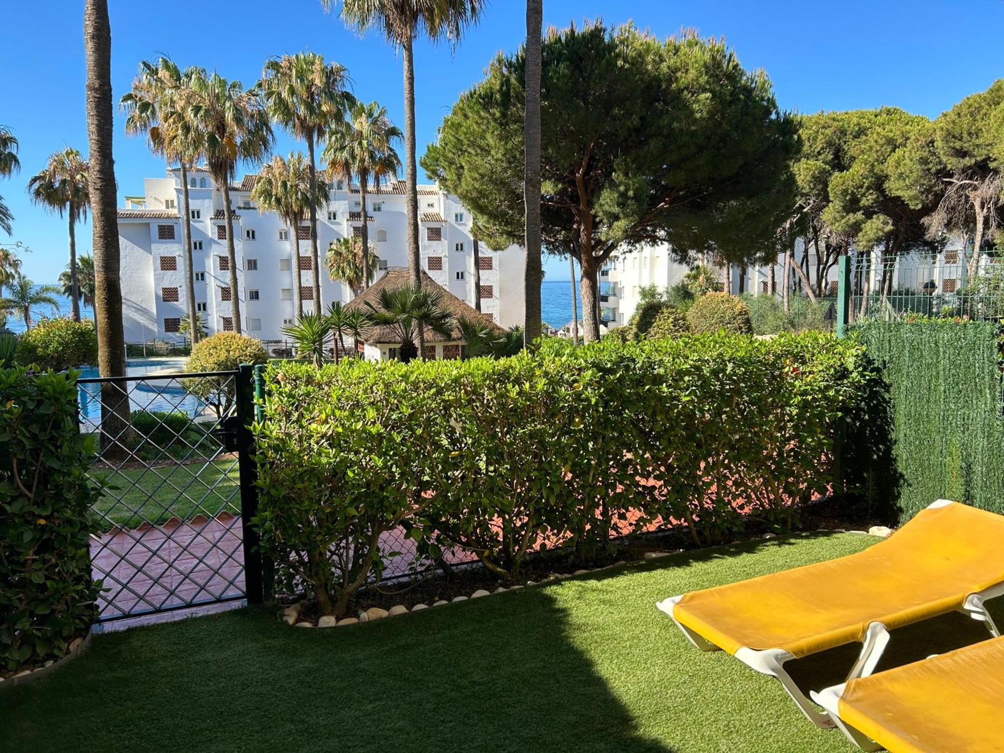 Mi Capricho, Beachfront, Grownfloor, Private Garden & Terrace Sitio de Calahonda المظهر الخارجي الصورة
